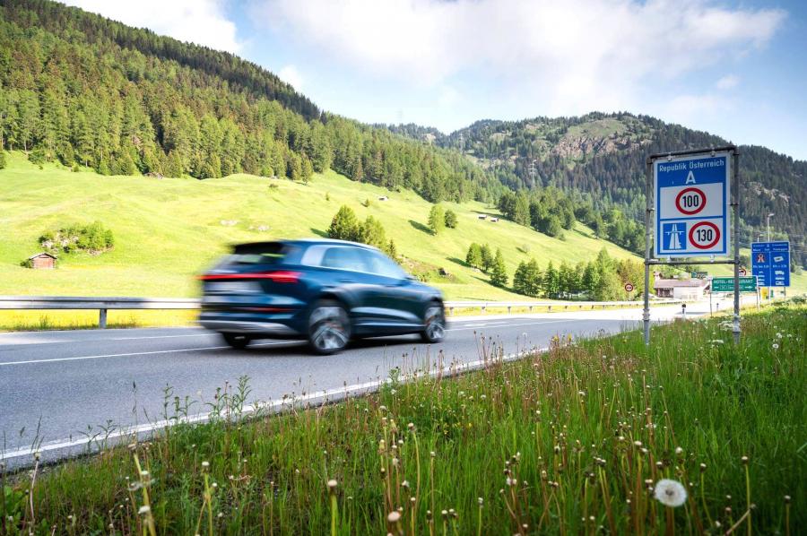  Audi e-tron 55 Quattro 2019 года  (WW) (фото 366 из 452)